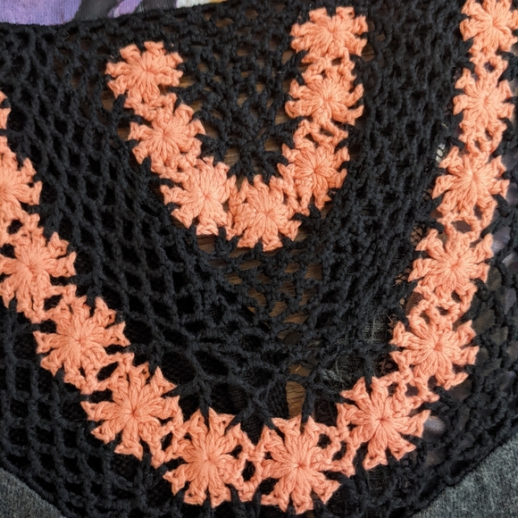 Gimmicks by BKE Black Boho Vest - Picture 12 of 15